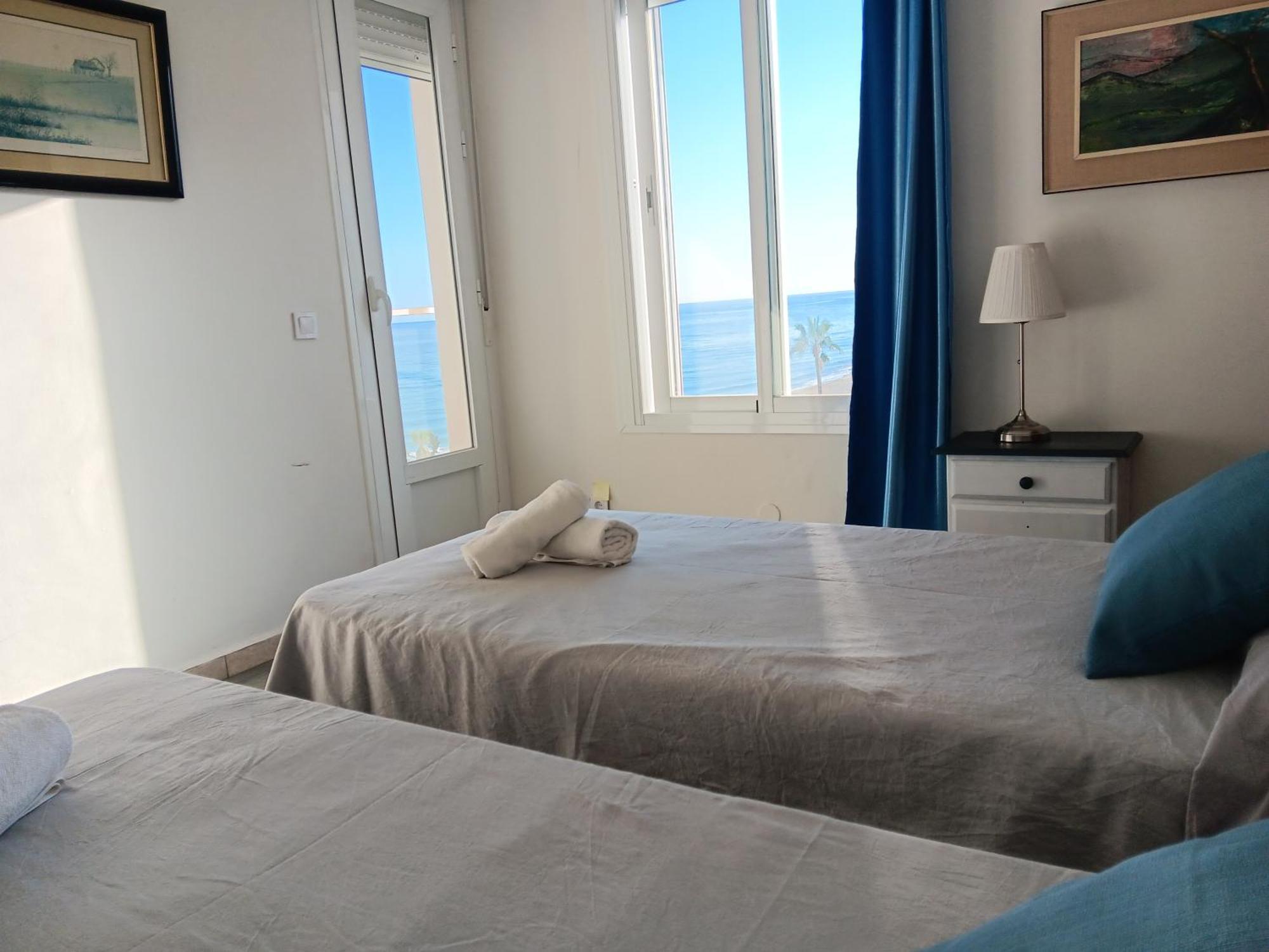 Alojamiento Iberia Playa Эстепона Экстерьер фото