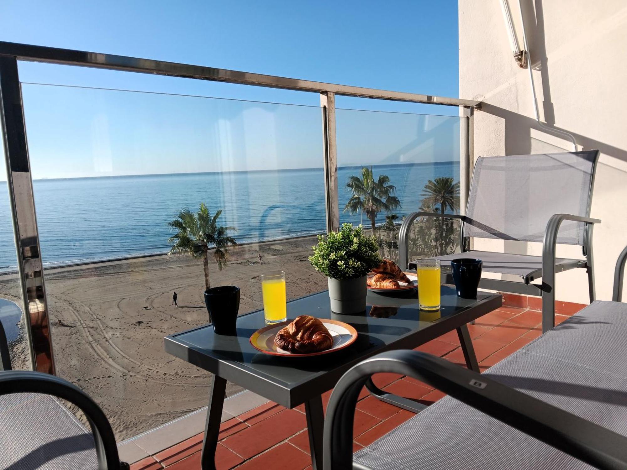 Alojamiento Iberia Playa Эстепона Экстерьер фото